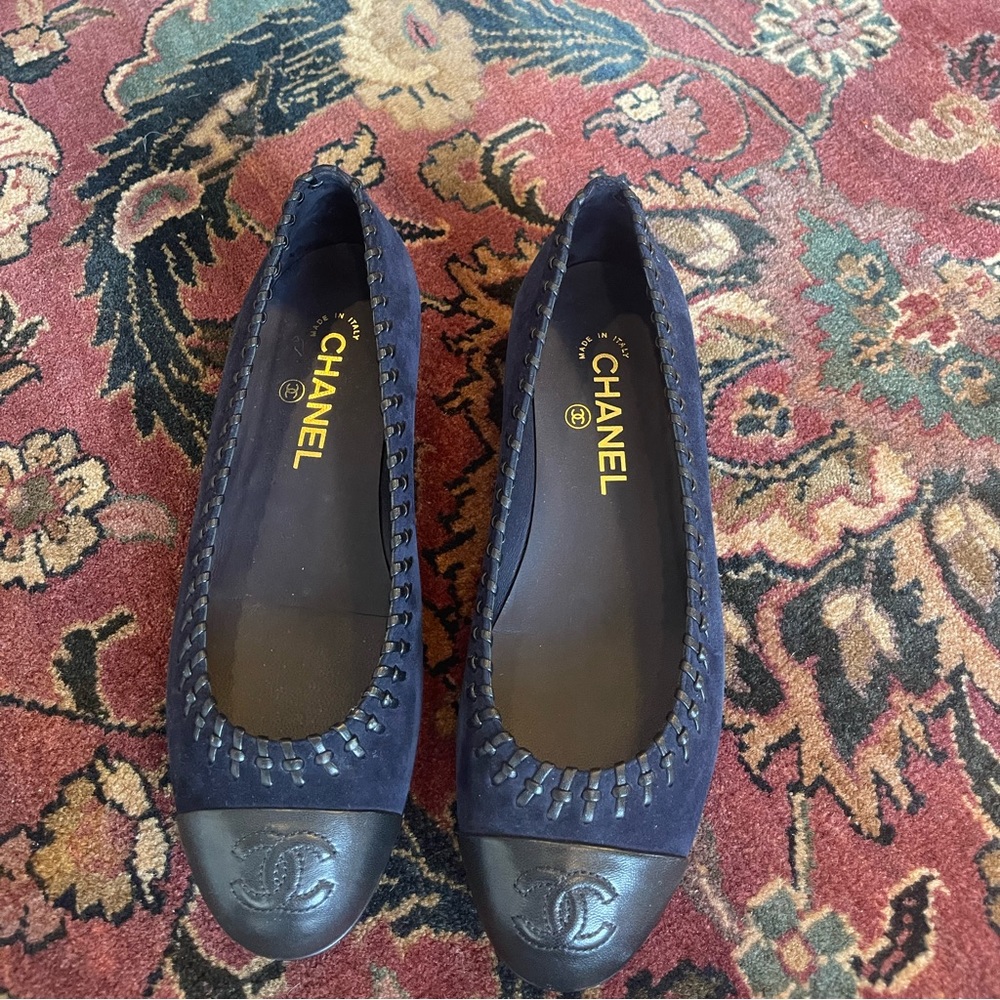 Blue suede Chanel ballet flats (37.5) worn twice